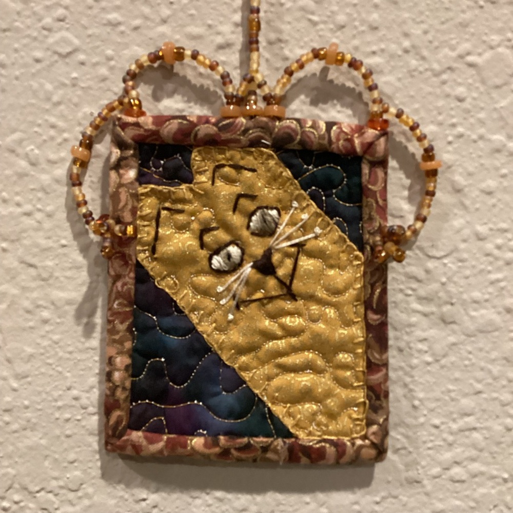 Handcrafted cat Quilted mini Wall hanging or ornament